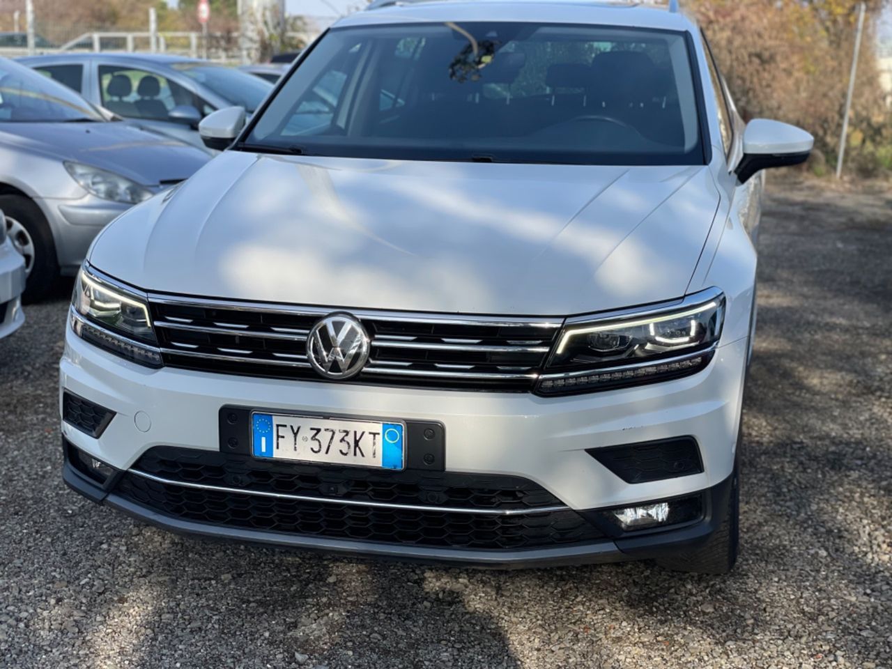 Volkswagen Tiguan - 1