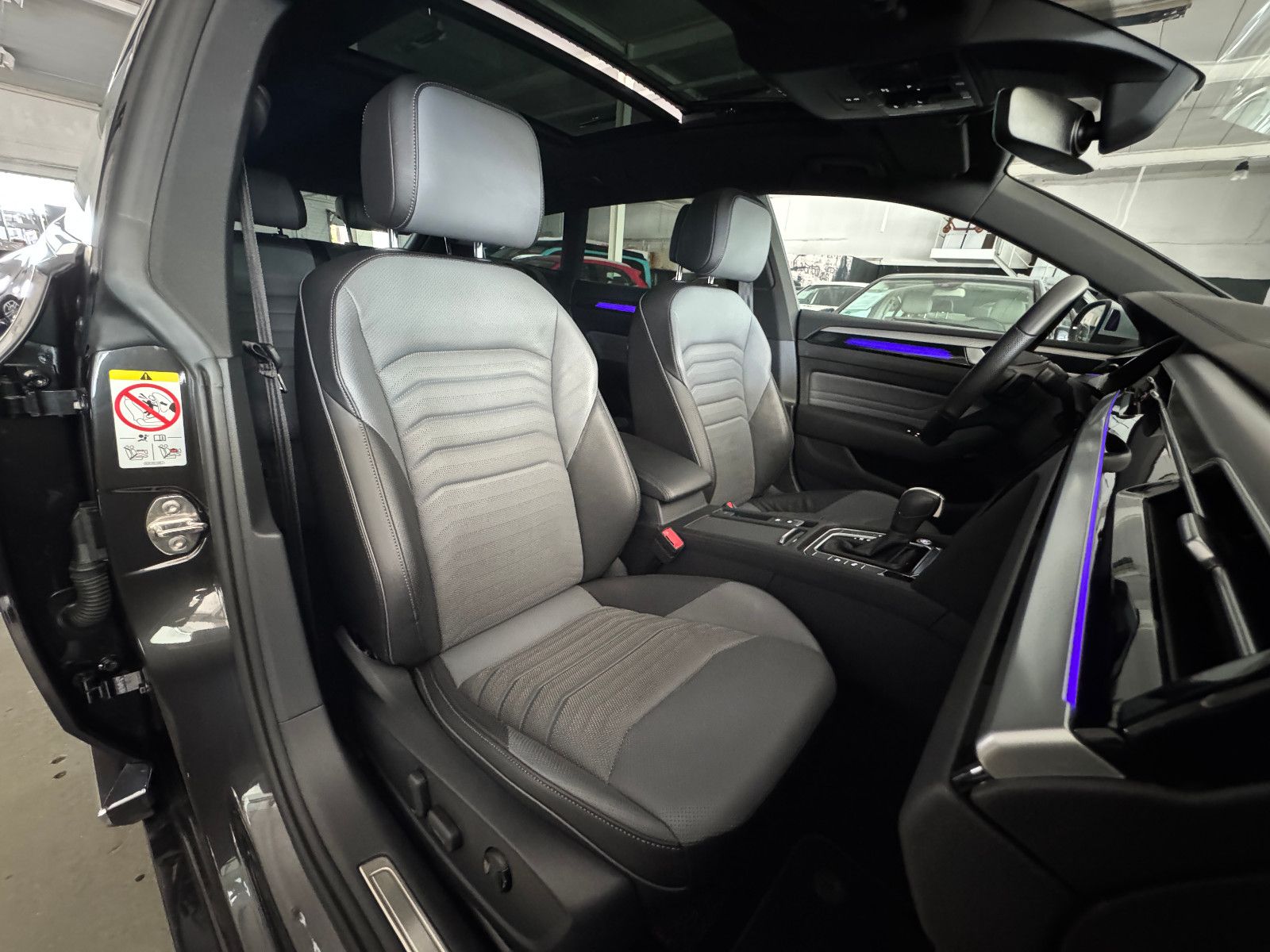 Fahrzeugabbildung Volkswagen ARTEON SB DSG ELEGANCE PANO IQ-LIGHT VW GARANTIE