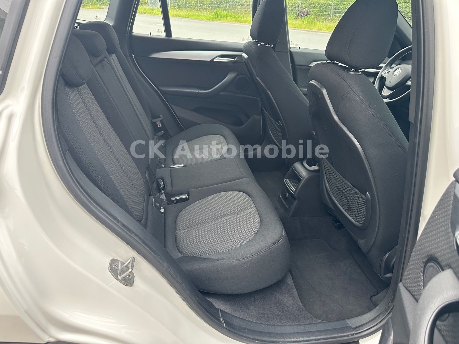 Fahrzeugabbildung BMW X1 sDrive 18d Automatik/Navi Plus/Head-Up/PDC