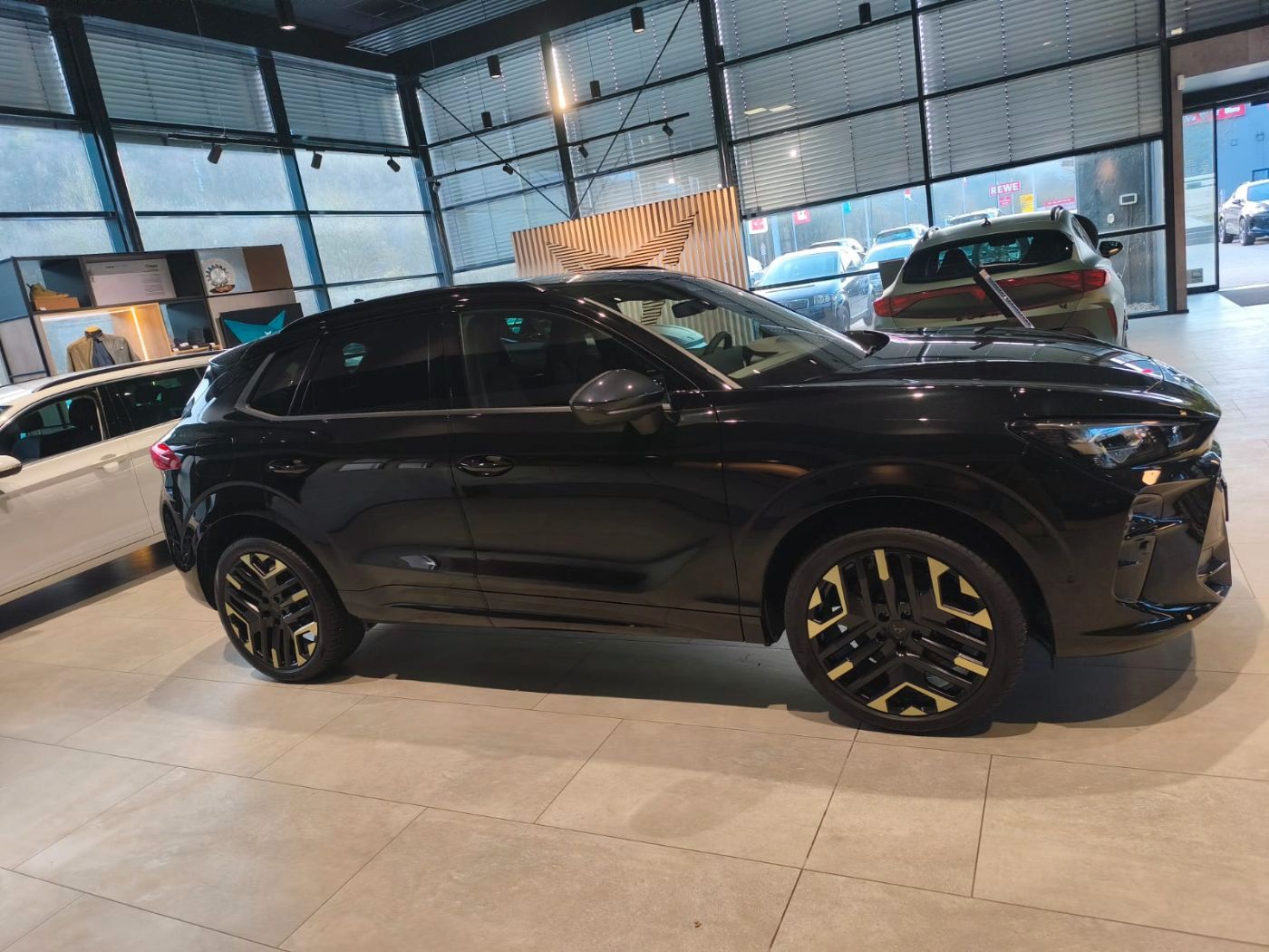 Cupra Terramar 1.5eHybrid VZ TRIBE SKYLINE SENNHEISER imagem 3