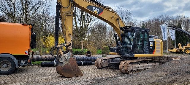 CAT 320 E