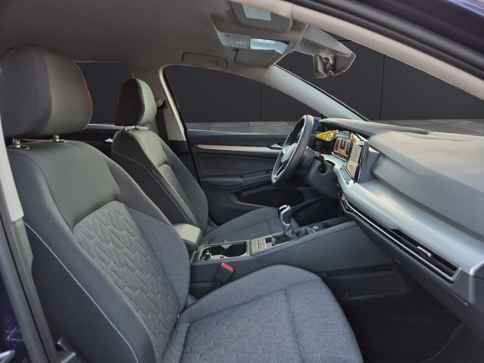Fahrzeugabbildung Volkswagen Golf VIII Variant TSI Move 1,99% LED AHK Navi AI