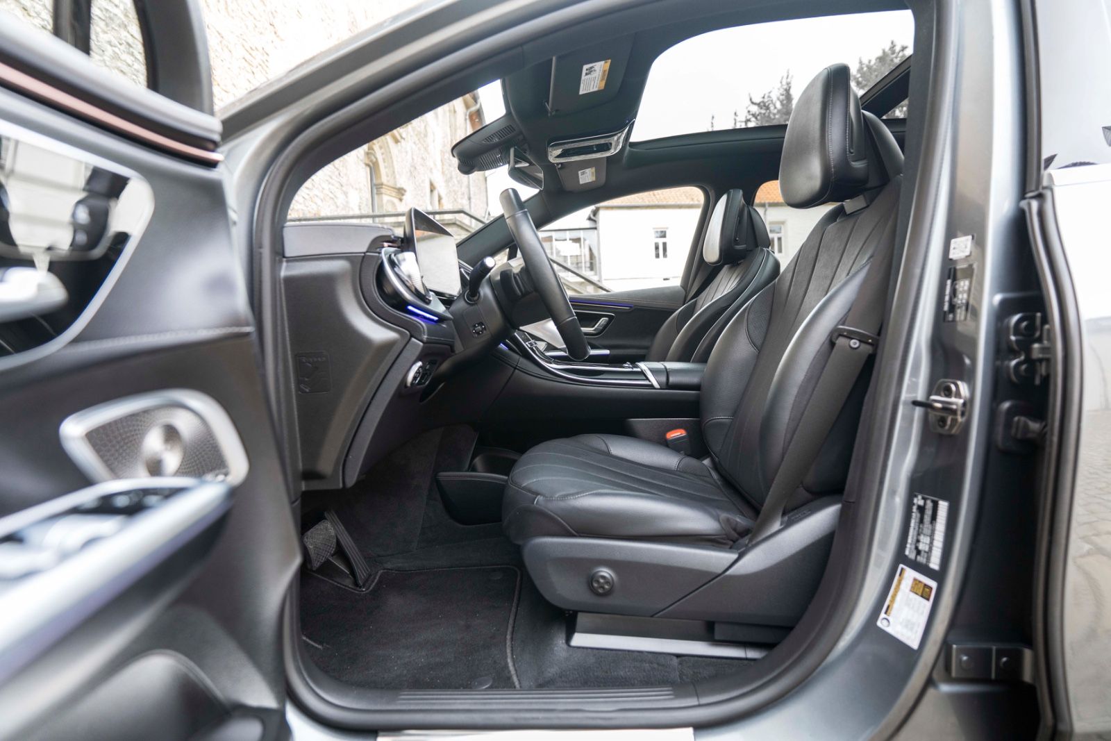Fahrzeugabbildung Mercedes-Benz EQE 350 4Matic BURMESTER PANO MASSAGE 360° ACC
