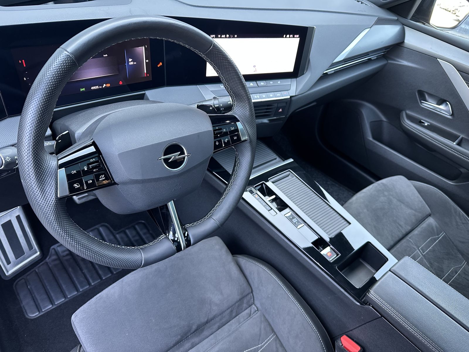 Fahrzeugabbildung Opel Astra SpT 1.5 D Aut. GS NAV+LED+PANO+18ZOLL+1HD