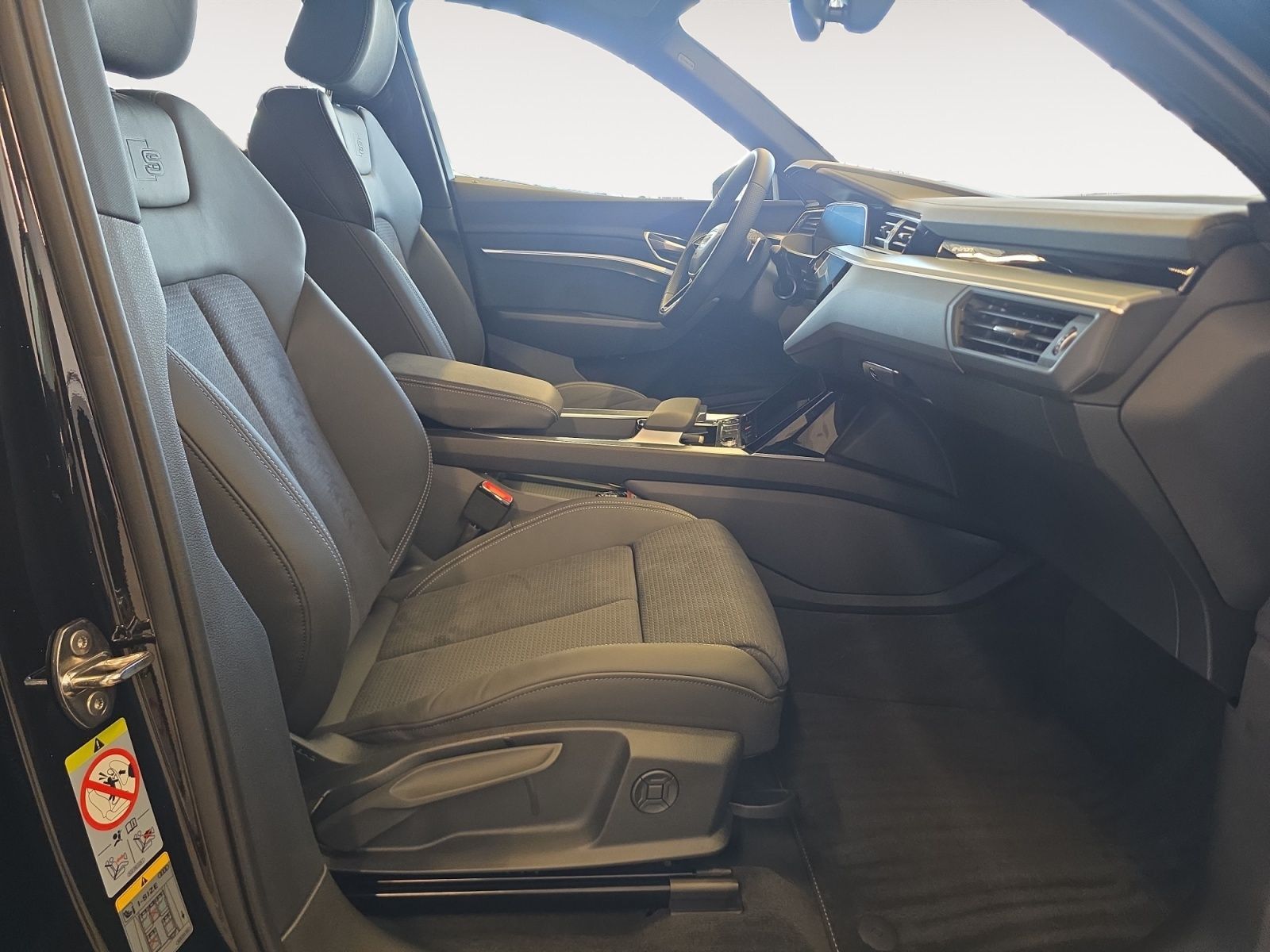 Audi Q8 e-tron - Bild 16