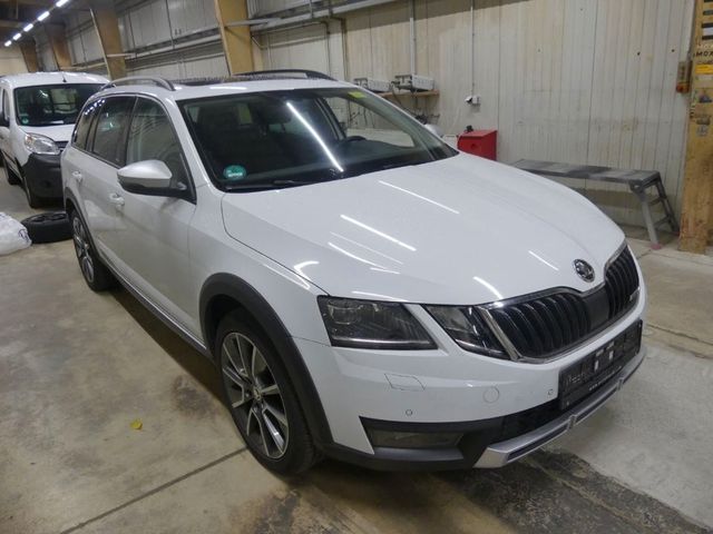 Skoda Octavia Combi Scout 4x4 2.0TDI DSG LED Navi Pano