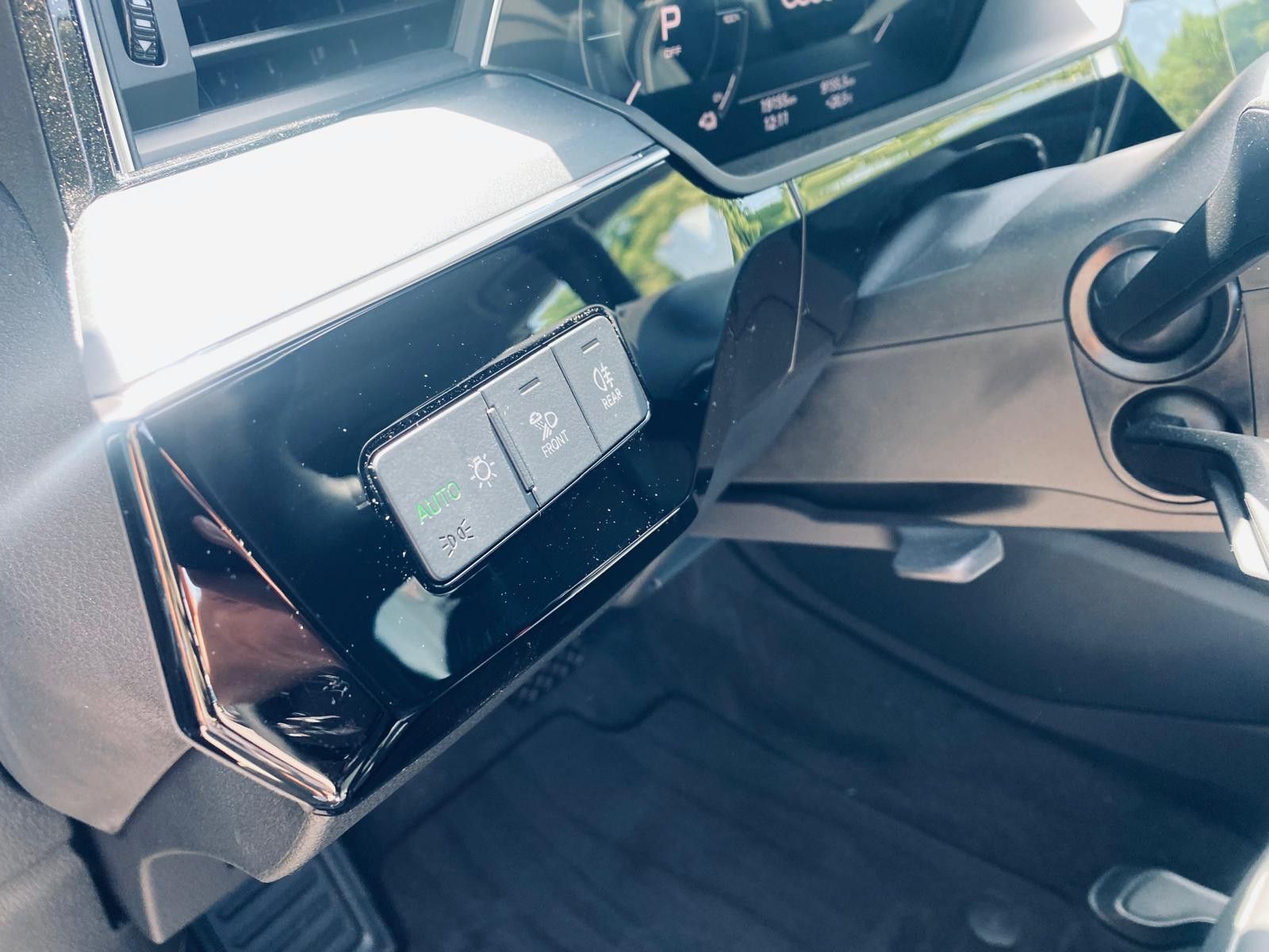 Fahrzeugabbildung Audi e-tron 55 Quat S LINE LUFT+LED+NAVI+SHZ+KAM+B&O+