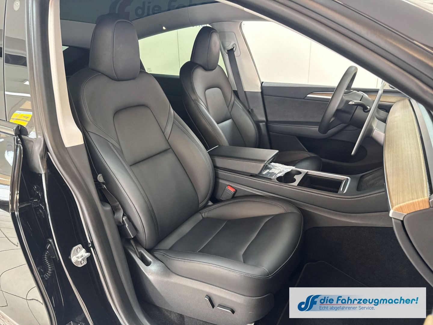 Fahrzeugabbildung Tesla Model Y RWD Panorama Navi Soundsystem LED ACC WL