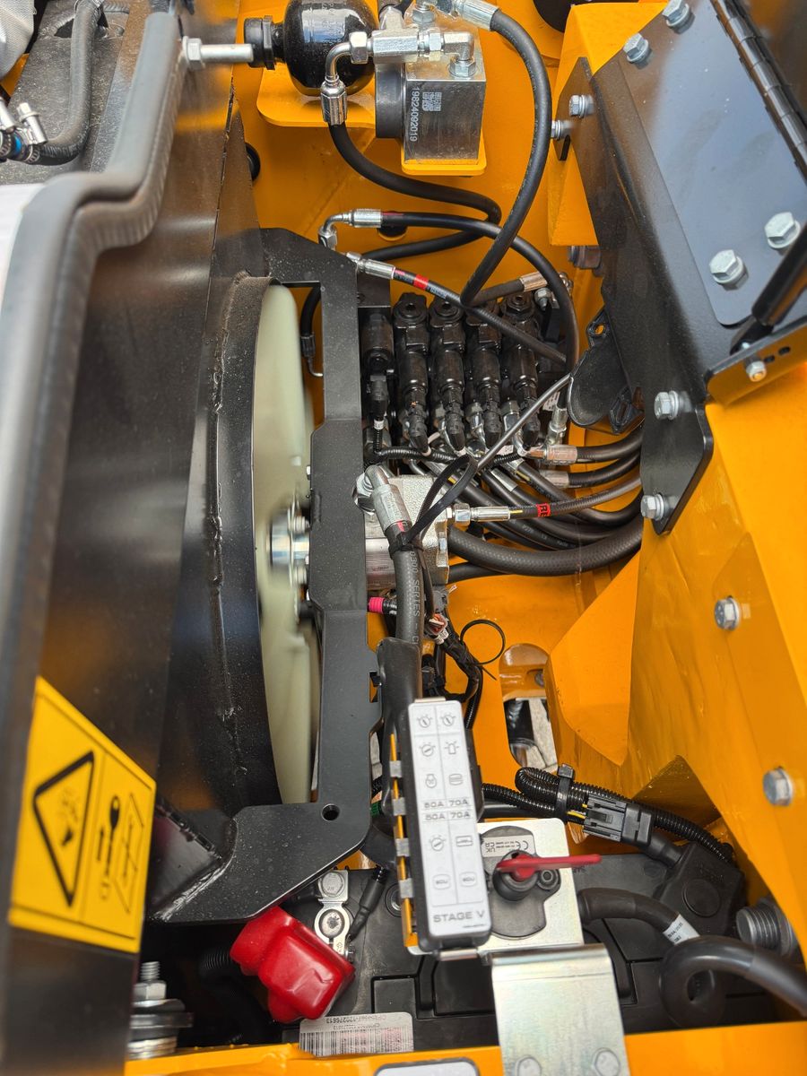 Fahrzeugabbildung JCB TLT 35-26D 4WD Teletruck / nur : 143h!! / SS