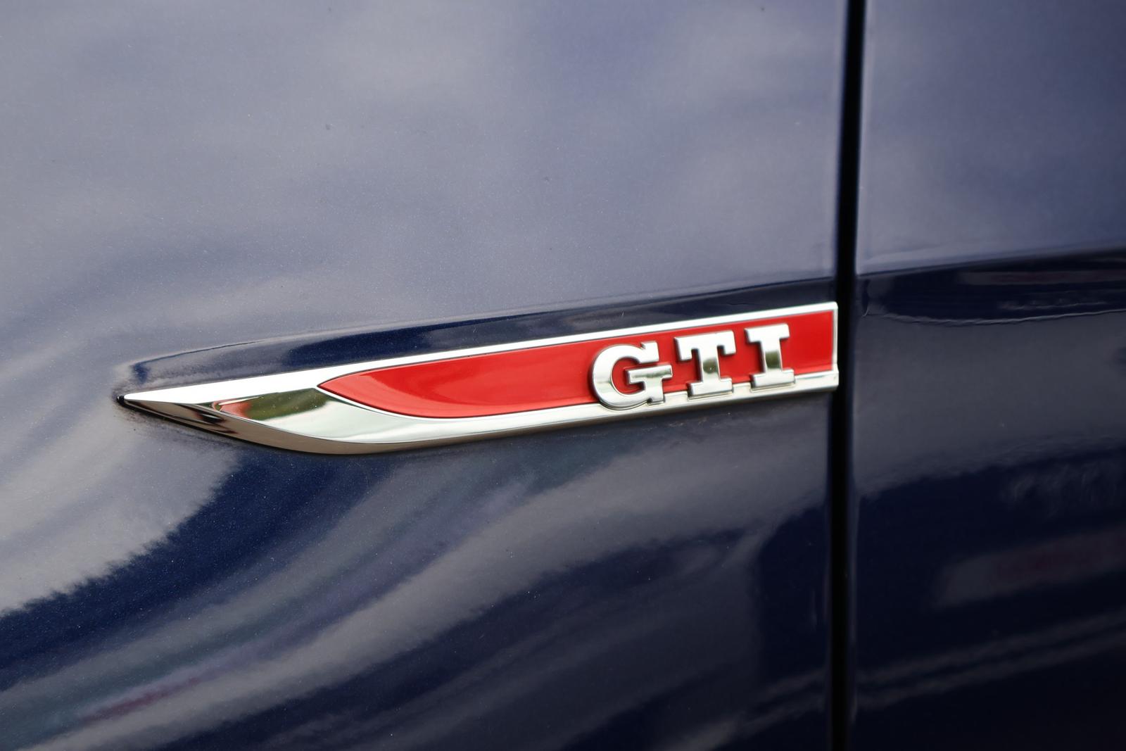 Volkswagen Golf VII 2.0 TSI DSG GTI PERF. LED NAVI VC