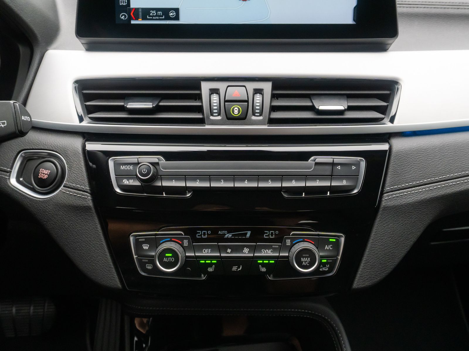 Fahrzeugabbildung BMW X1 xD25e Sport Line Kamera HUD DAB Leder 18Zoll
