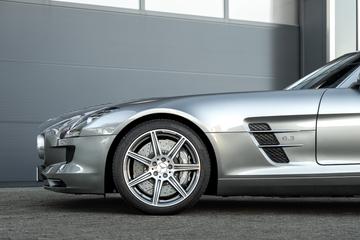 صورة 9 لـ 2011 Mercedes-BENZ SLS AMG