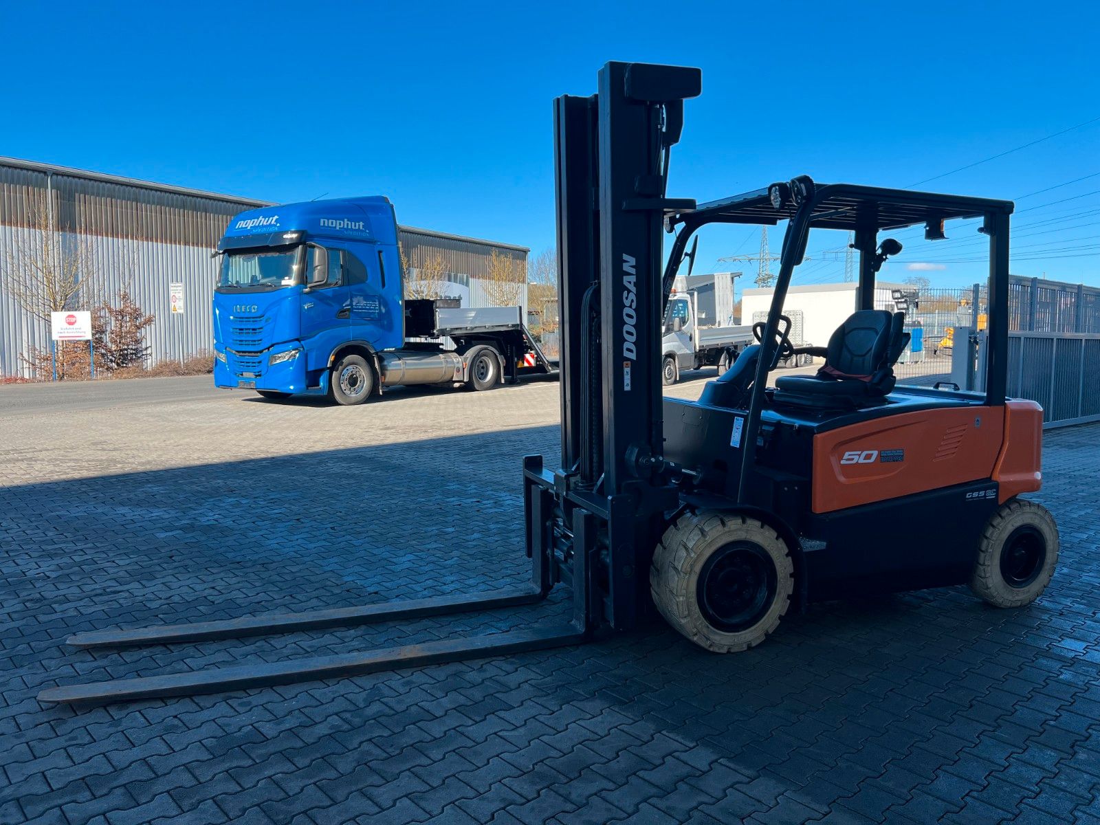 Fahrzeugabbildung Doosan B50XC-7 / nur 230h! / SS / Zinkenverstellung