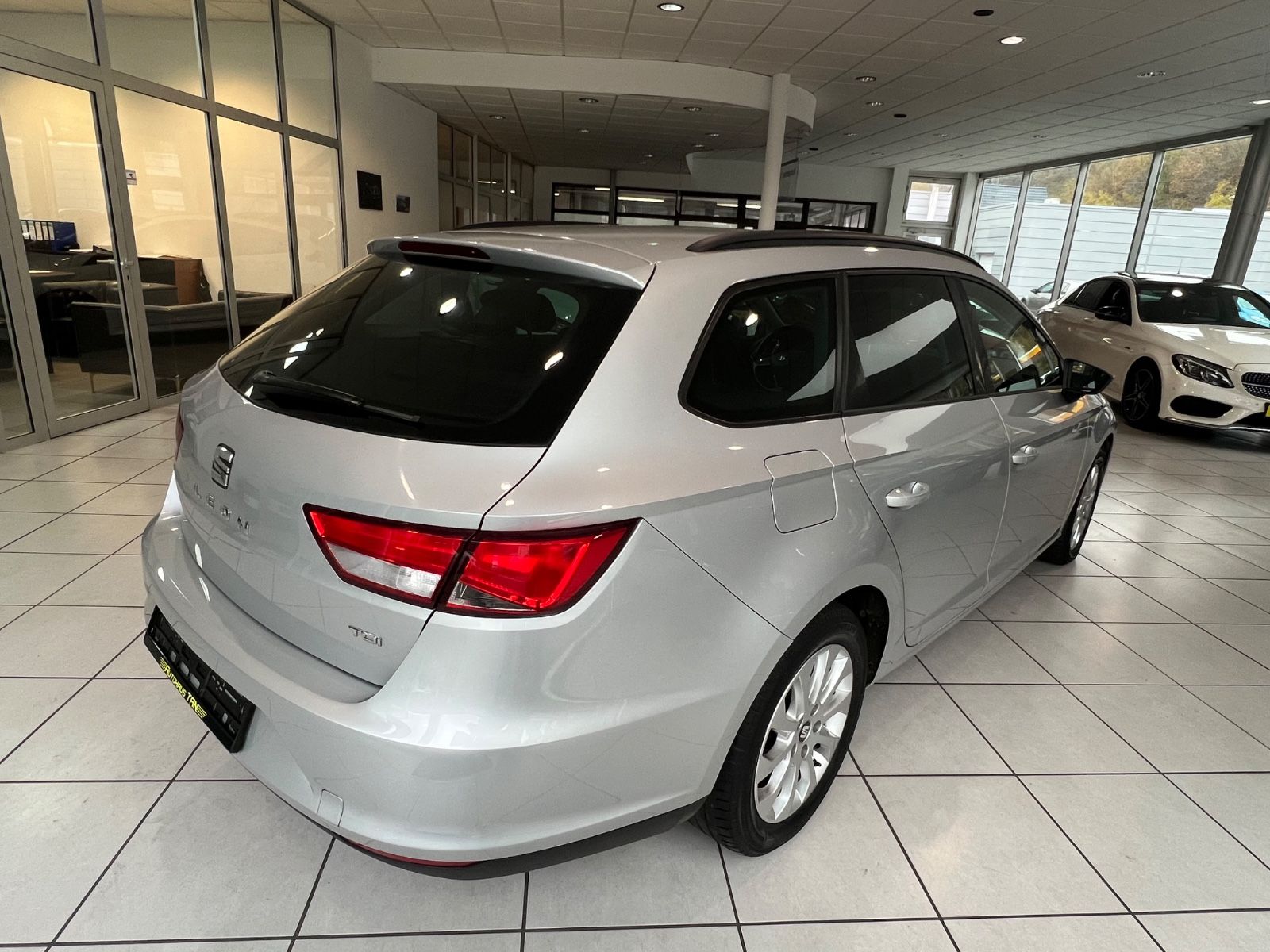 Fahrzeugabbildung SEAT Leon ST 1.6 TDI Style *NAVI*SITZHEIZUNG*