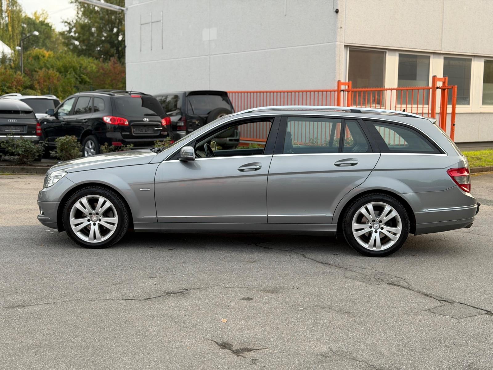 Mercedes-Benz C200 2009 — rear view