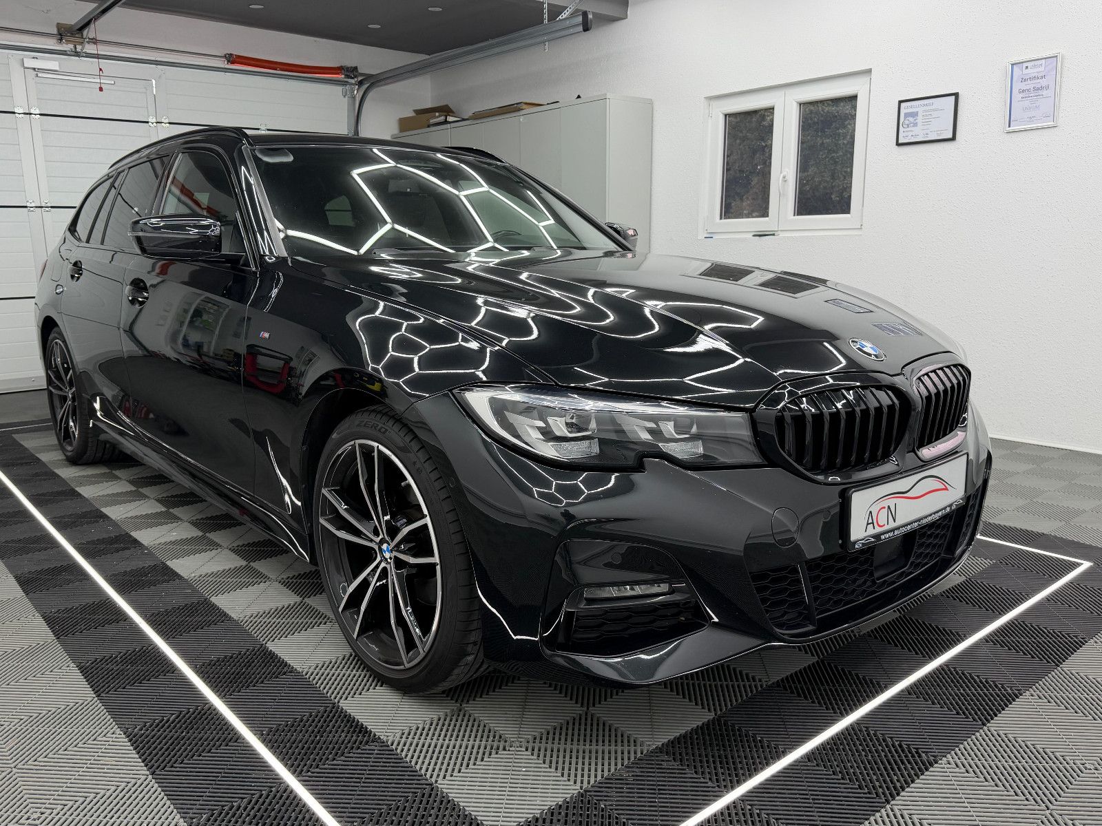 Fahrzeugabbildung BMW 320d xDrive M-SPORT/STZHG/AHK/DRIVING ASS+/DISPL