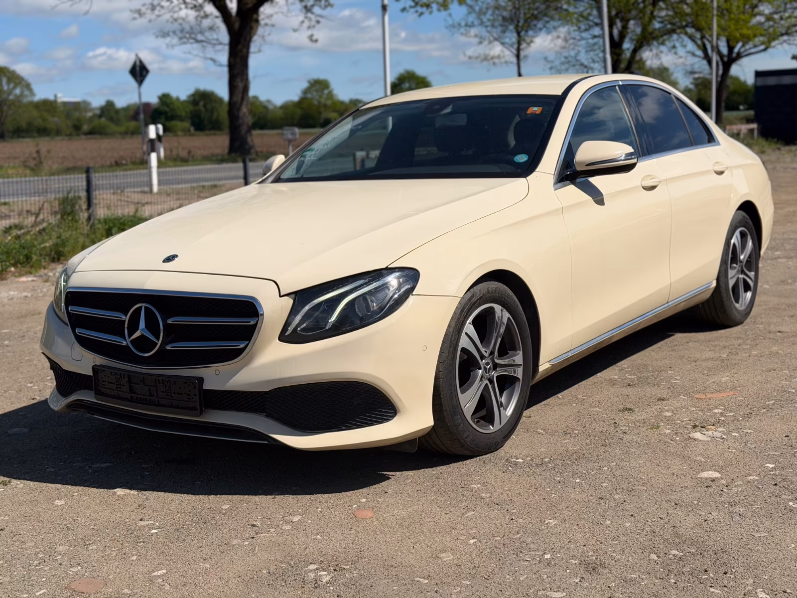 Mercedes-Benz E 200 d AVANTGARDE Aut*PDC*Kamera*LED*Navi*