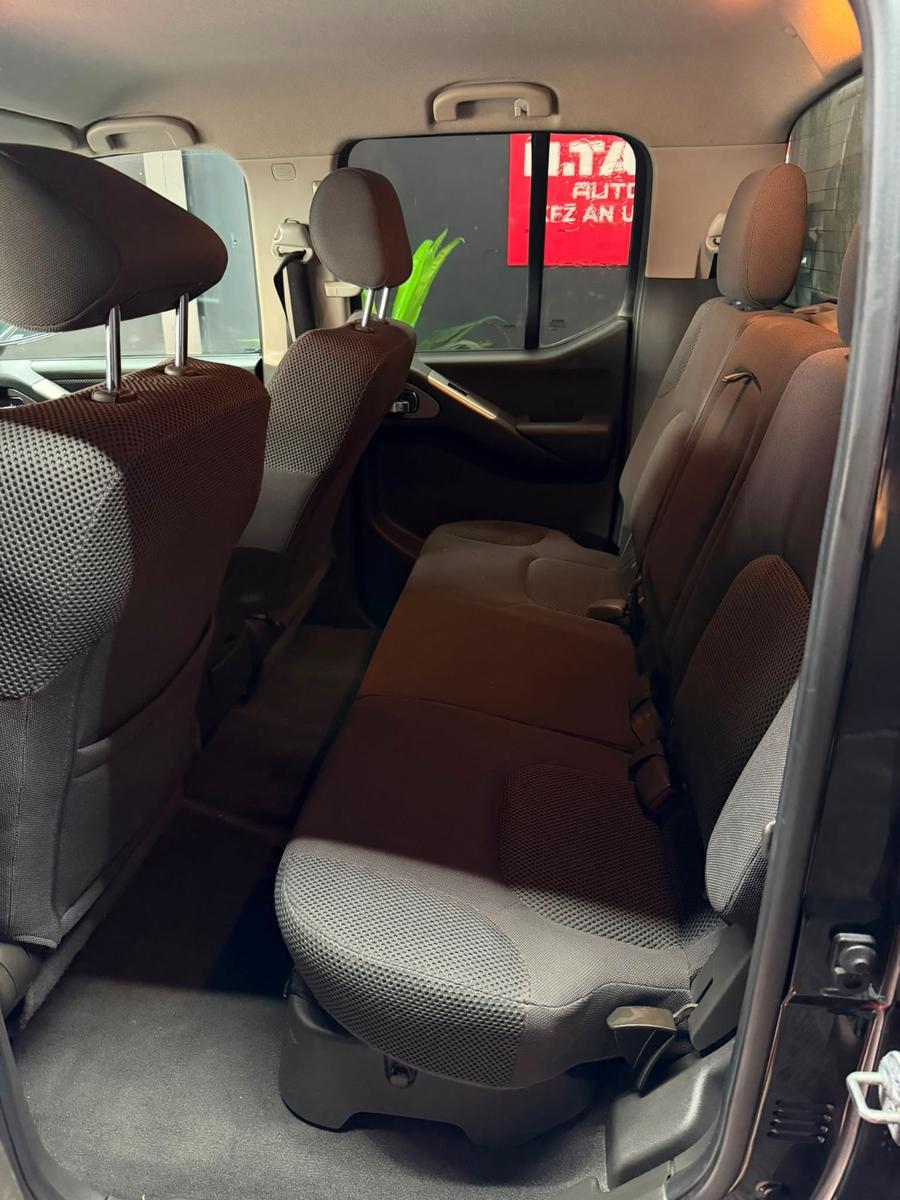 Nissan Navara Double Cabine SE 4x4 | 171 ch | BVA | Double cabine | Phares bi-xénon | Sièges chauffants | GPS | Attelage amovible