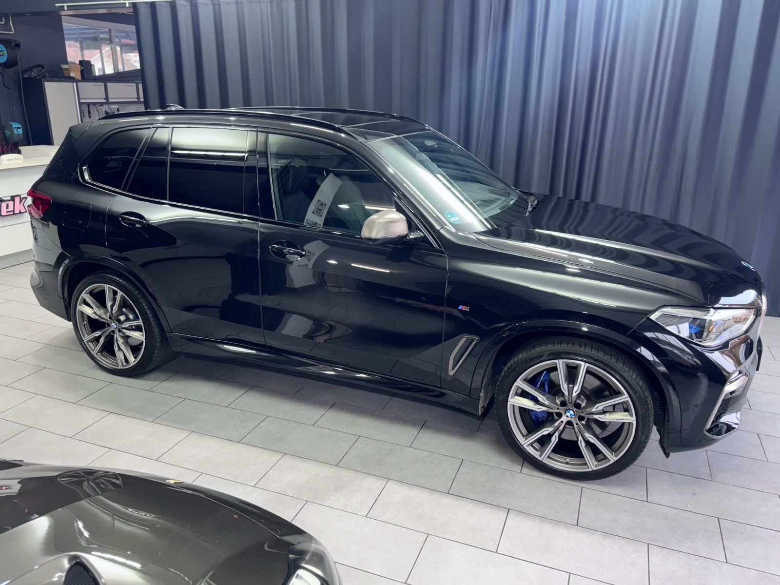 Fahrzeugabbildung BMW X5 M50d|BOWERS|LASER|PANO|MASSAGE|AHK|22-ZOLL|