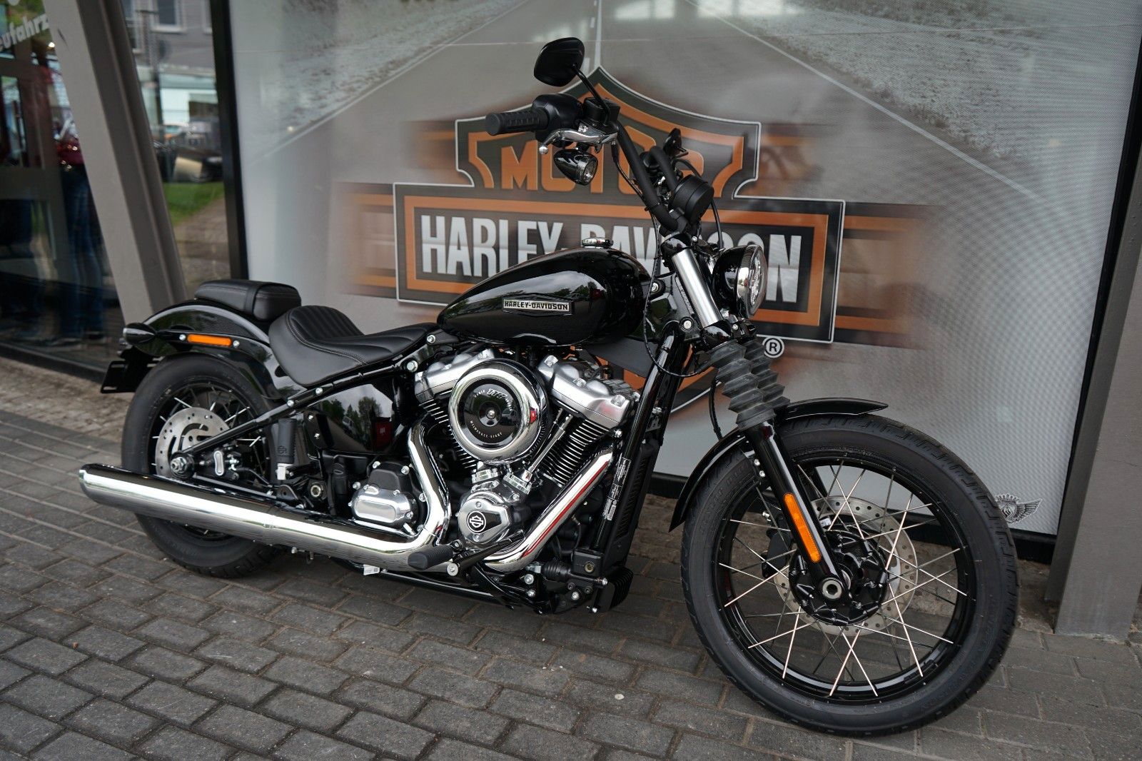 Fahrzeugabbildung Harley-Davidson Street Bob 117 Speichen 2025 Sofort Verfügbar