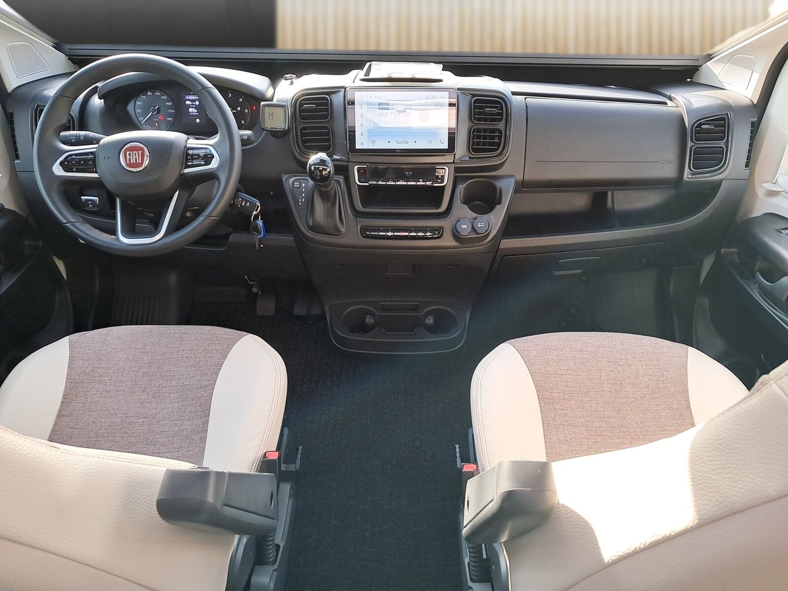 Fahrzeugabbildung Eura Mobil Van V 635 HB Fahrassistenz- & Mondial Plus Paket