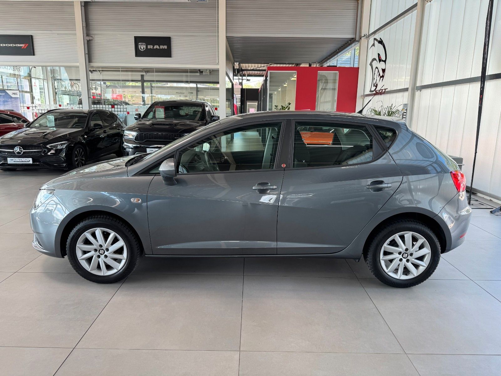 Fahrzeugabbildung SEAT Ibiza 1.0 Reference  "Klima LM Parksensoren hi."