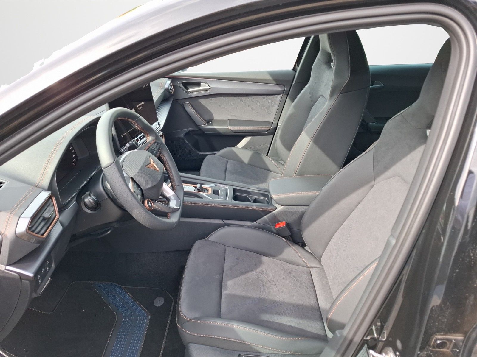 CUPRA Leon VZ 2.0 TSI 4Drive DSG / ACC / AHK/ MATRIX / - Image 9