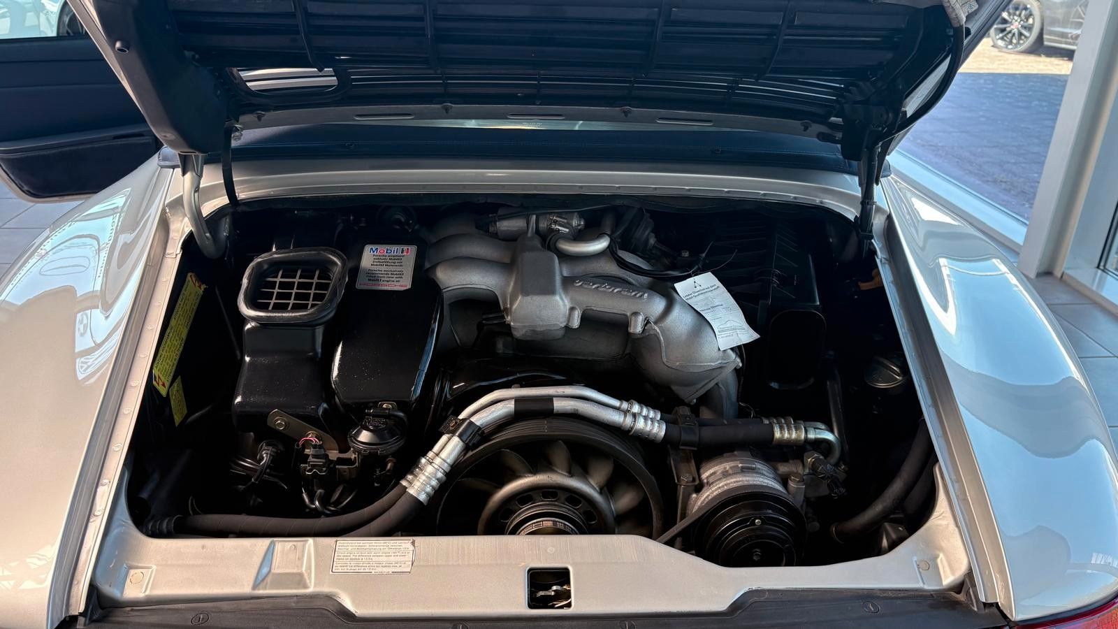 Fahrzeugabbildung Porsche 993 Carrera Cabriolet, deutsches fahrzeug.