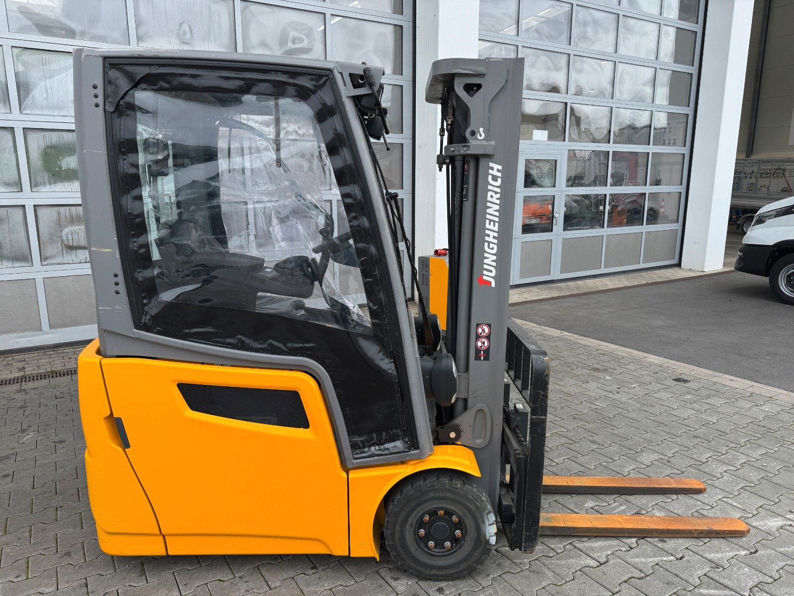 Fahrzeugabbildung Jungheinrich EFG 215 / Triplex: 4.25m! / SS / nur 3.298h!