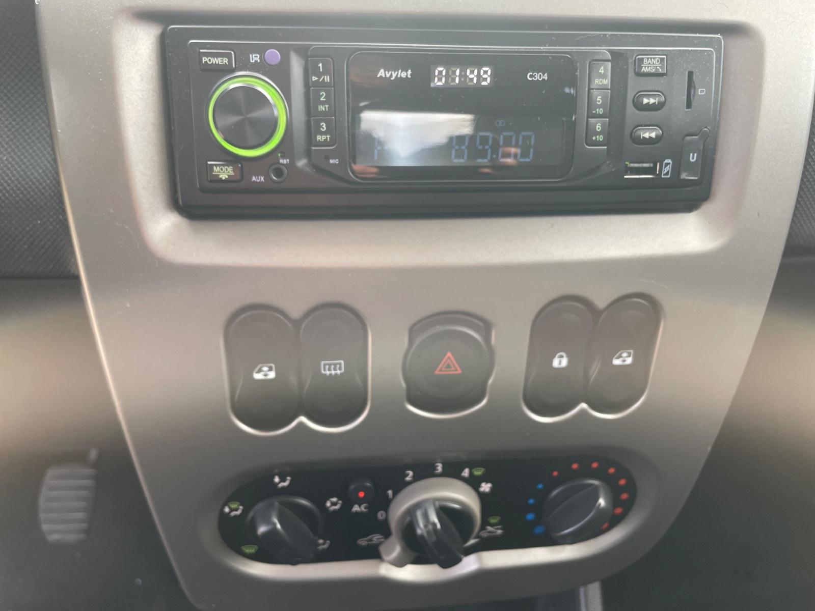 Dacia Sandero 2010 — photo 15