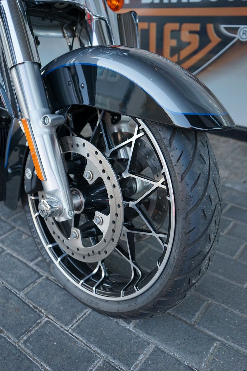 Fahrzeugabbildung Harley-Davidson Street Glide Special FLHXS 114 mit Scremin Eagle