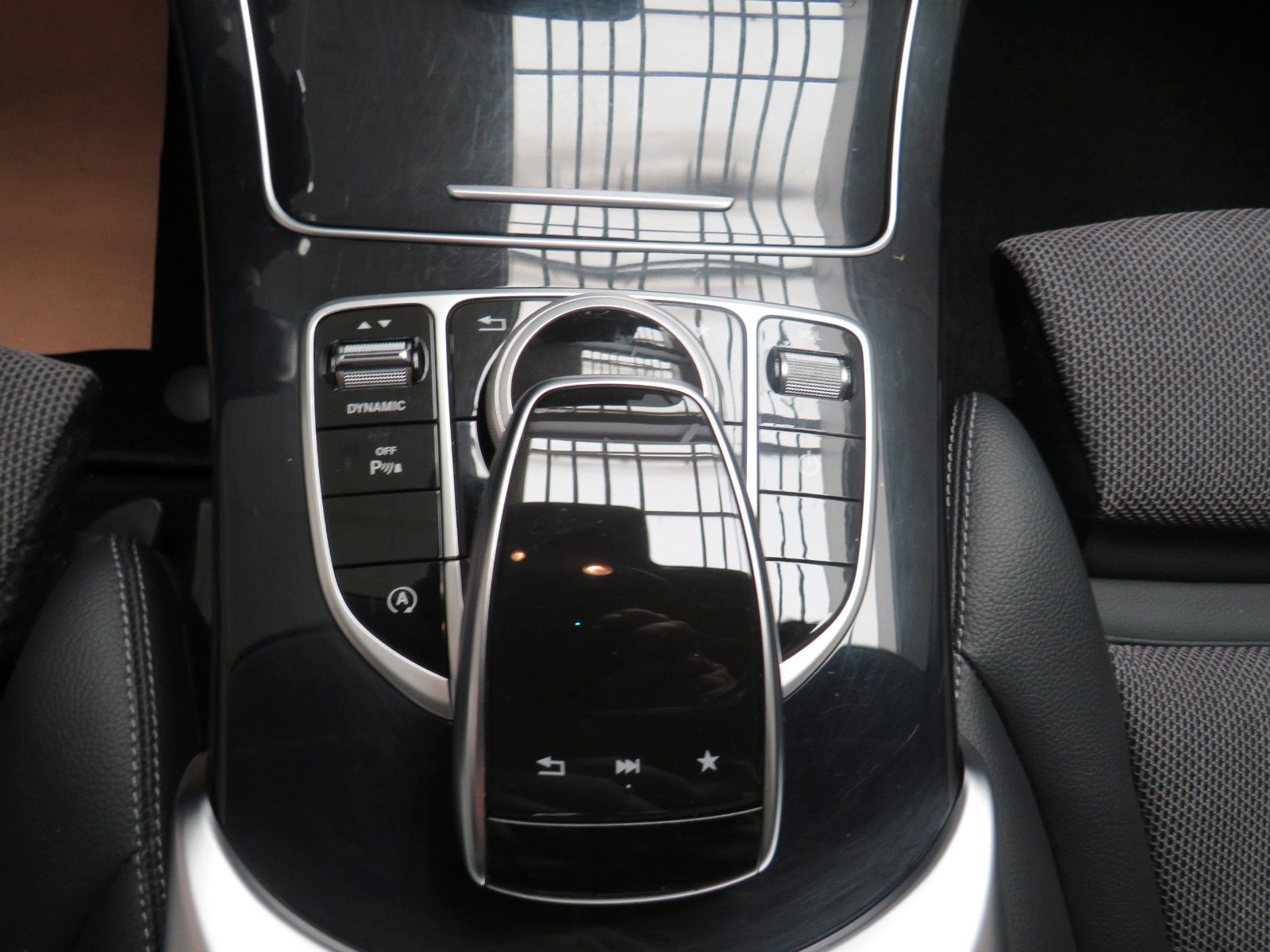 Fahrzeugabbildung Mercedes-Benz C 220 T d*LED*Fernl.*AHK*NAVI*Toten*PTS*