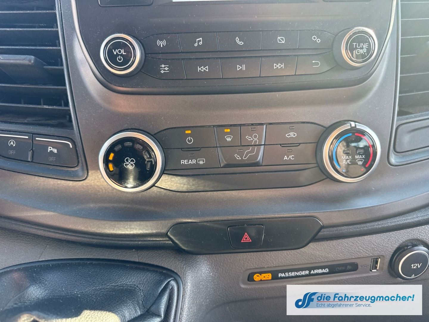 Fahrzeugabbildung Ford Transit Custom Tourneo 320 L1 Trend *EXPORT*4143