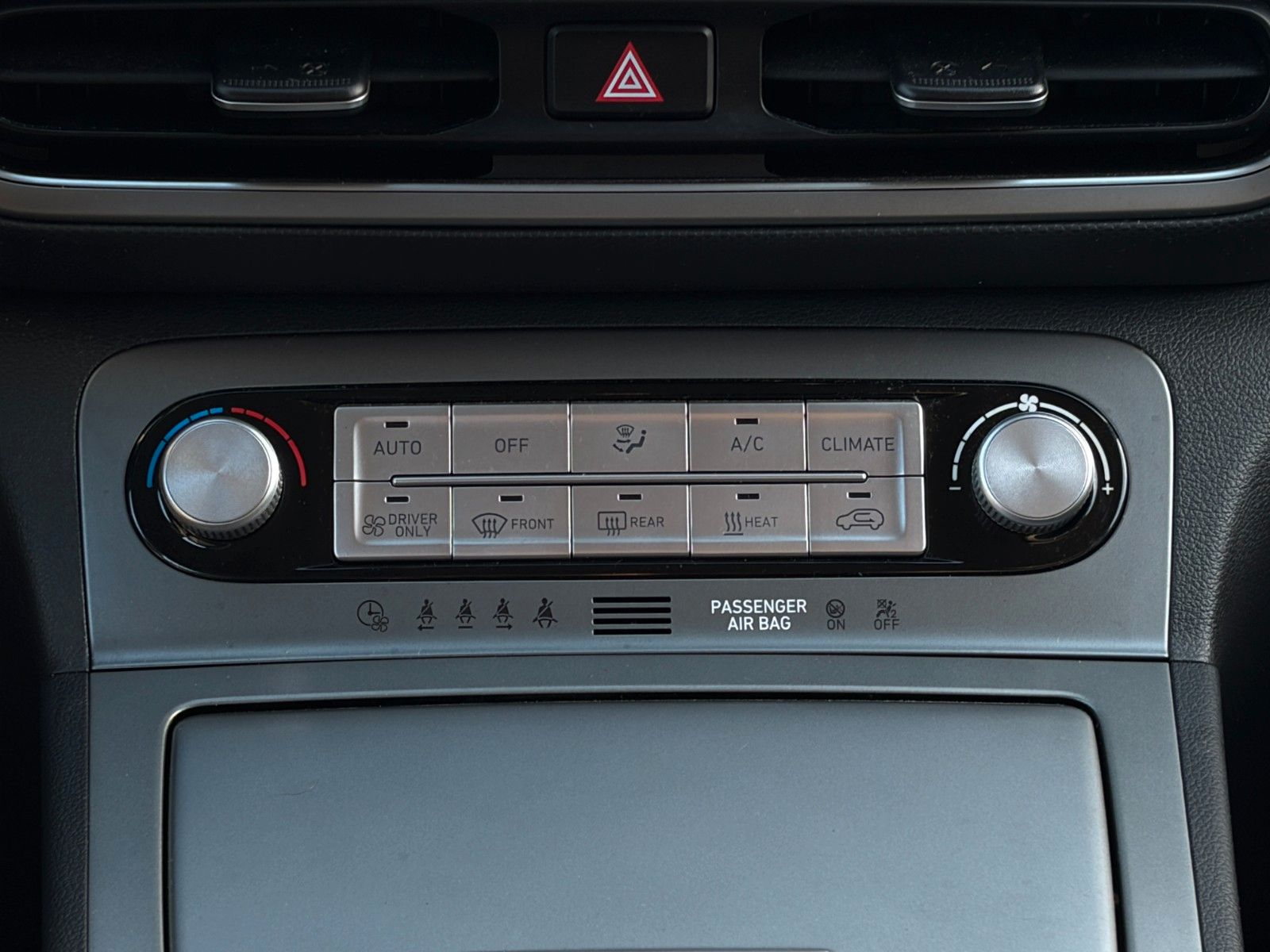 Fahrzeugabbildung Hyundai KONA E Select ACC LHZ SHZ LKAS PDC KAM CarPlay