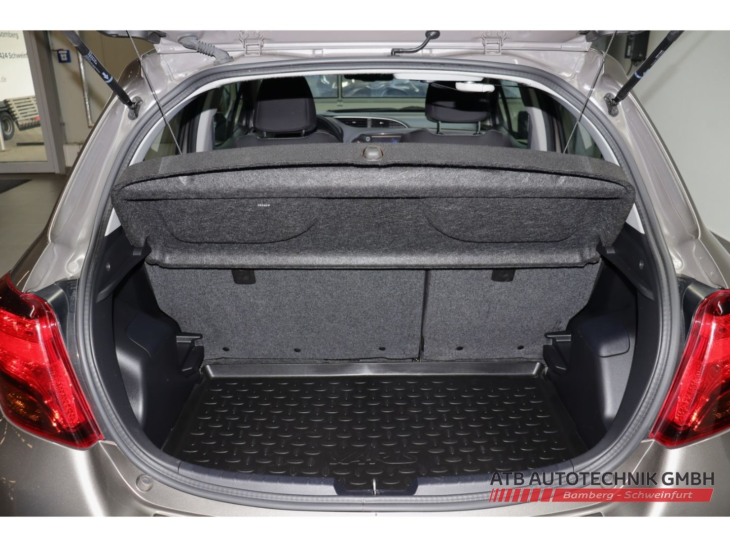 Fahrzeugabbildung Toyota Yaris Edition-S Hybrid 1.5l VVT-i SHZ 2-Zonen-Kl