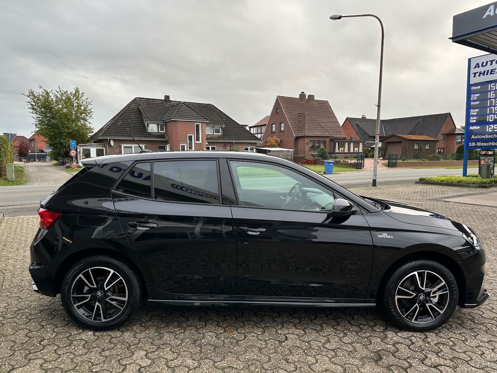 Fahrzeugabbildung SKODA Fabia Monte Carlo 1.0 TSI DSG ACC/SHZG/CarPlay