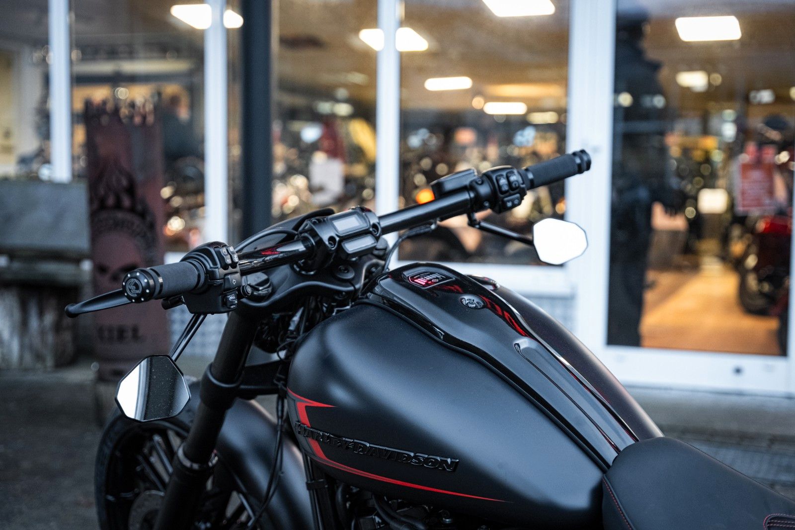 Fahrzeugabbildung Harley-Davidson Breakout DARKSIDE FXBR 117 MY24 -JEKILL&HYDE-