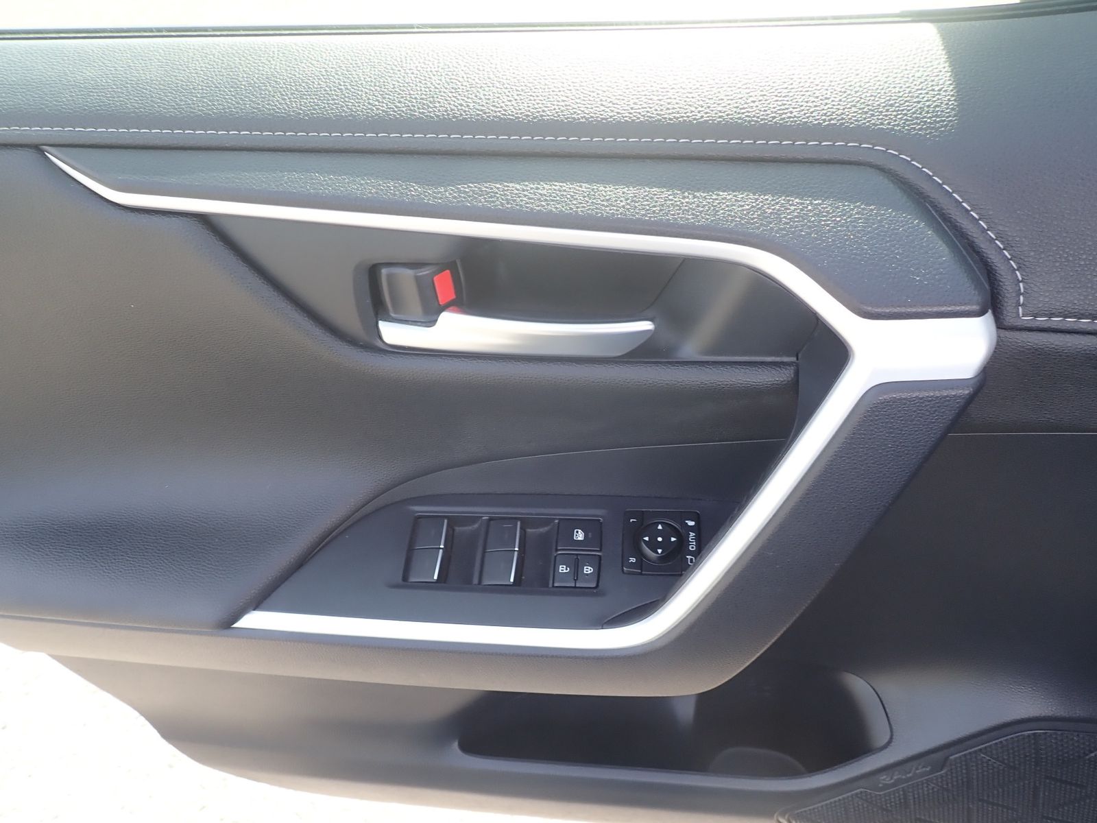 Fahrzeugabbildung Toyota RAV 4 Hybrid 4x2 Comfort