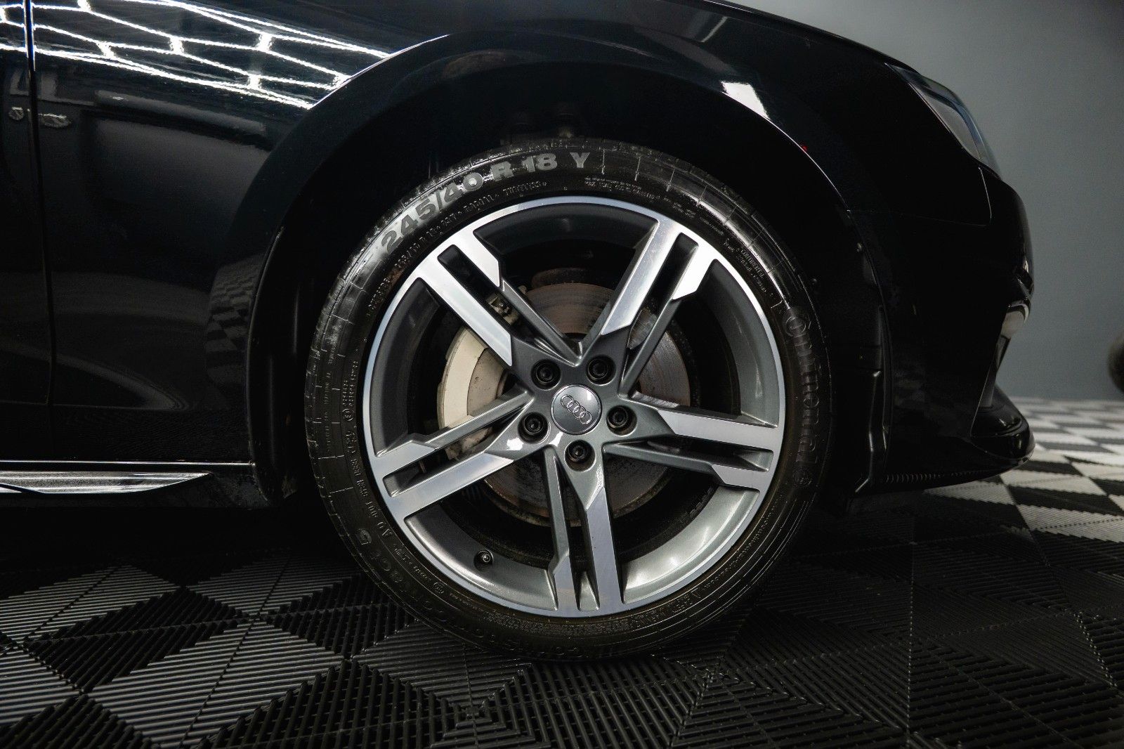 Fahrzeugabbildung Audi A4 Lim. 40 TFSI advanced Sport *DAB*LED*ACC*
