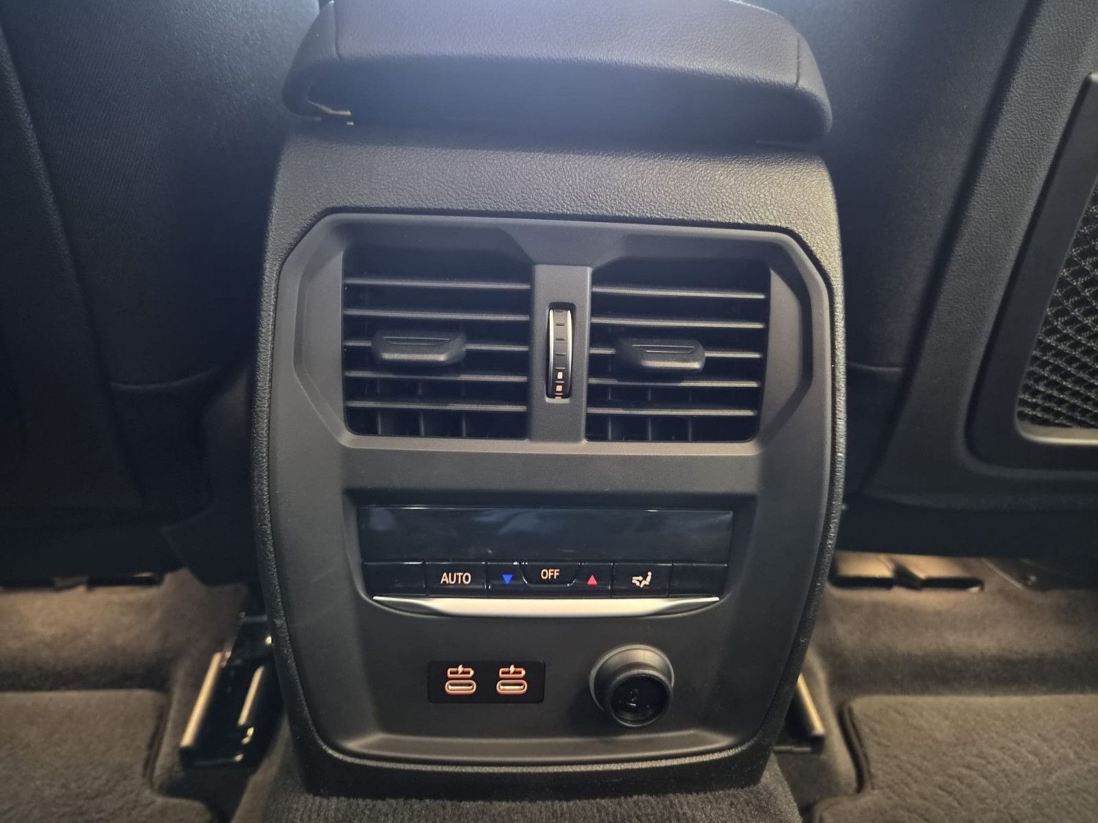 Fahrzeugabbildung BMW 330 e Advantage / NAVI / KLIMA / Garantie