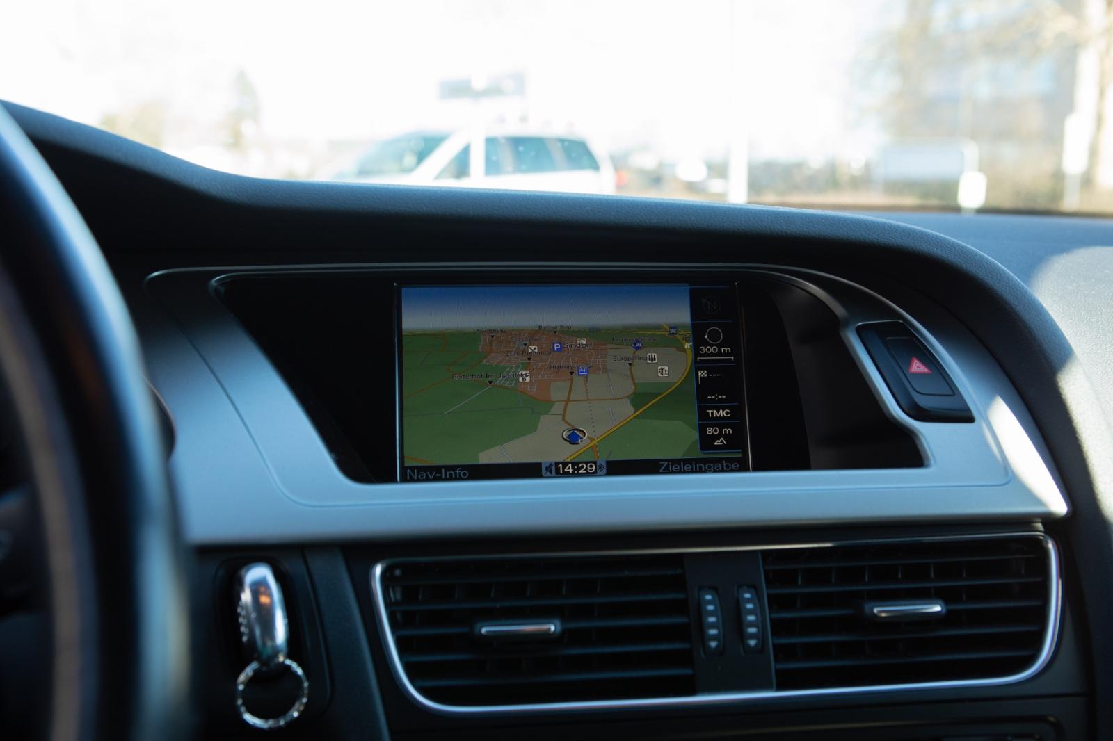 Audi A4 2011 — photo 9