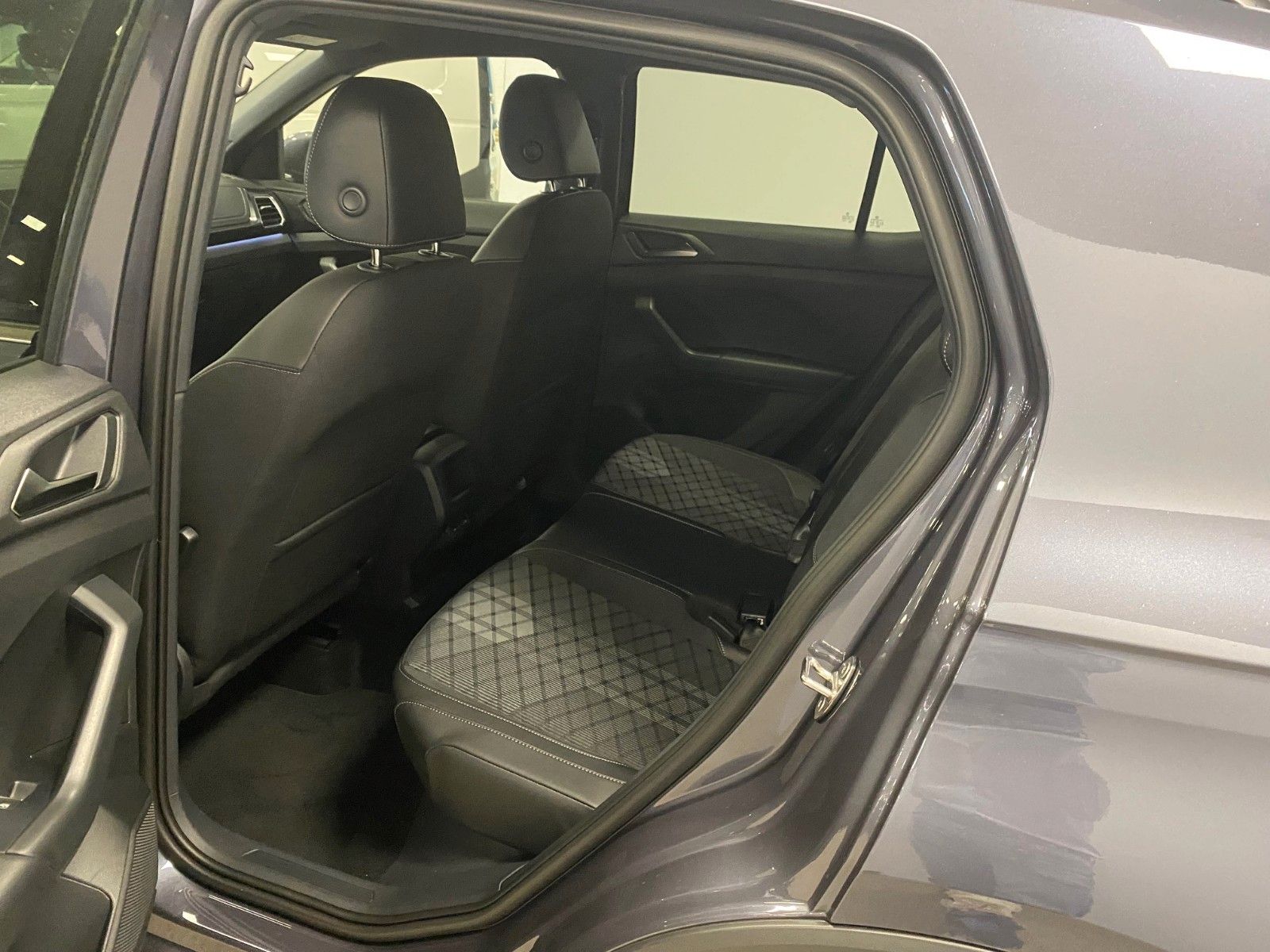 Fahrzeugabbildung Volkswagen T-Cross 1.5 TSI DSG R-Line+AHK+ACC+Garantie 2029