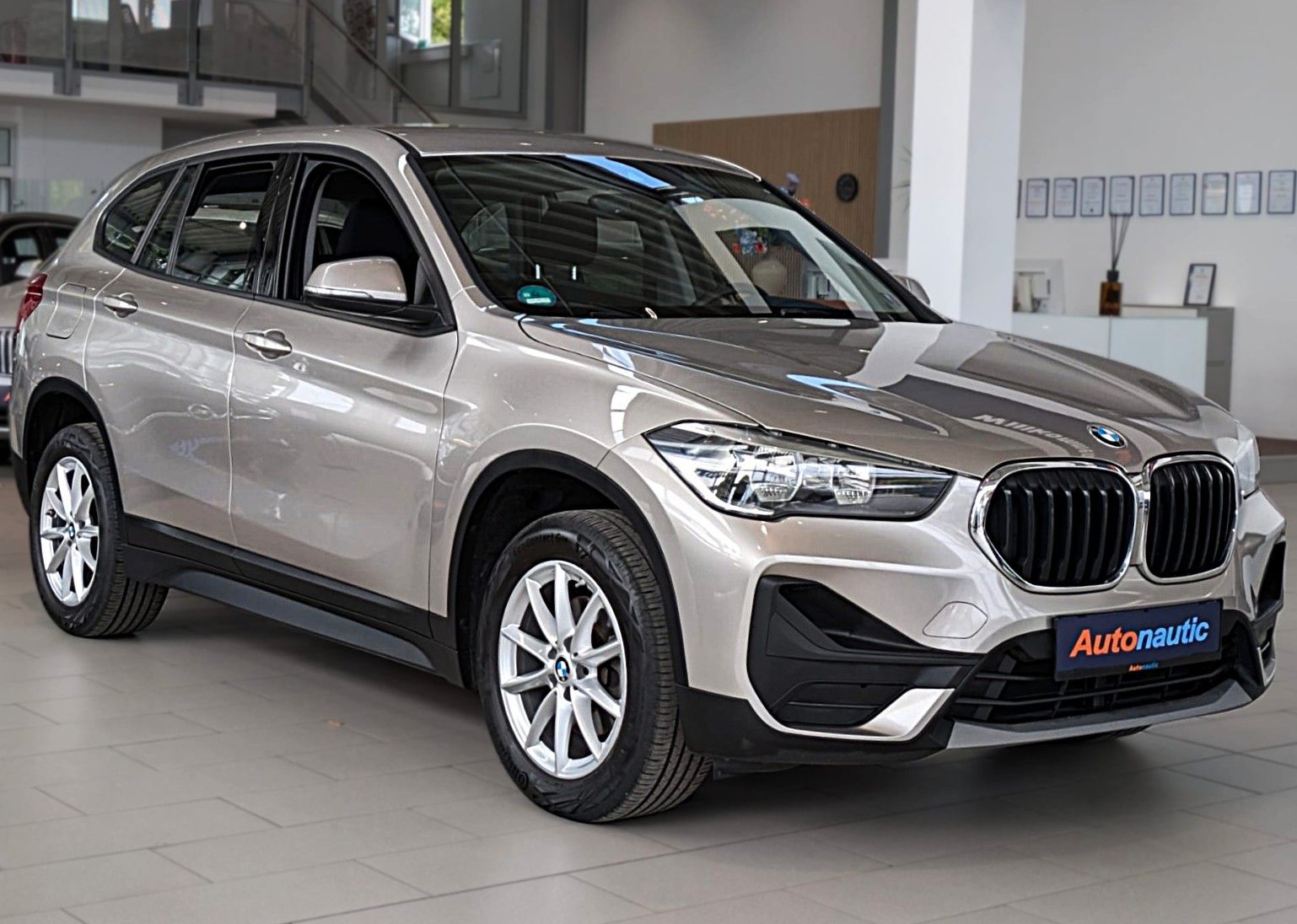 BMW X1 sDrive 18 d AUT. NAVI SITZH. 1.Hd SCHECKH.BMW foto 3