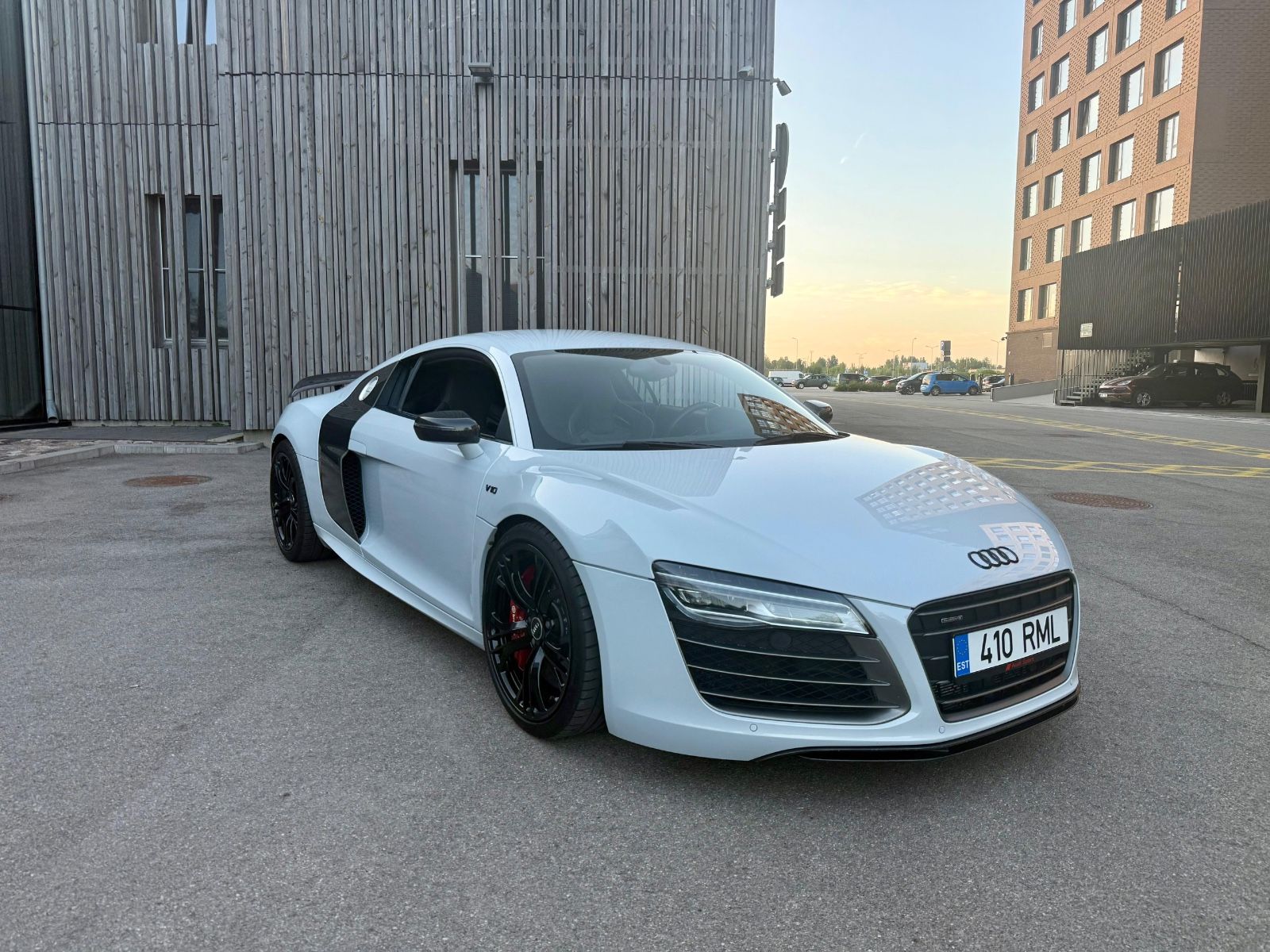 AUDI R8 5.2 FSI plus. Export price 67000 euro 