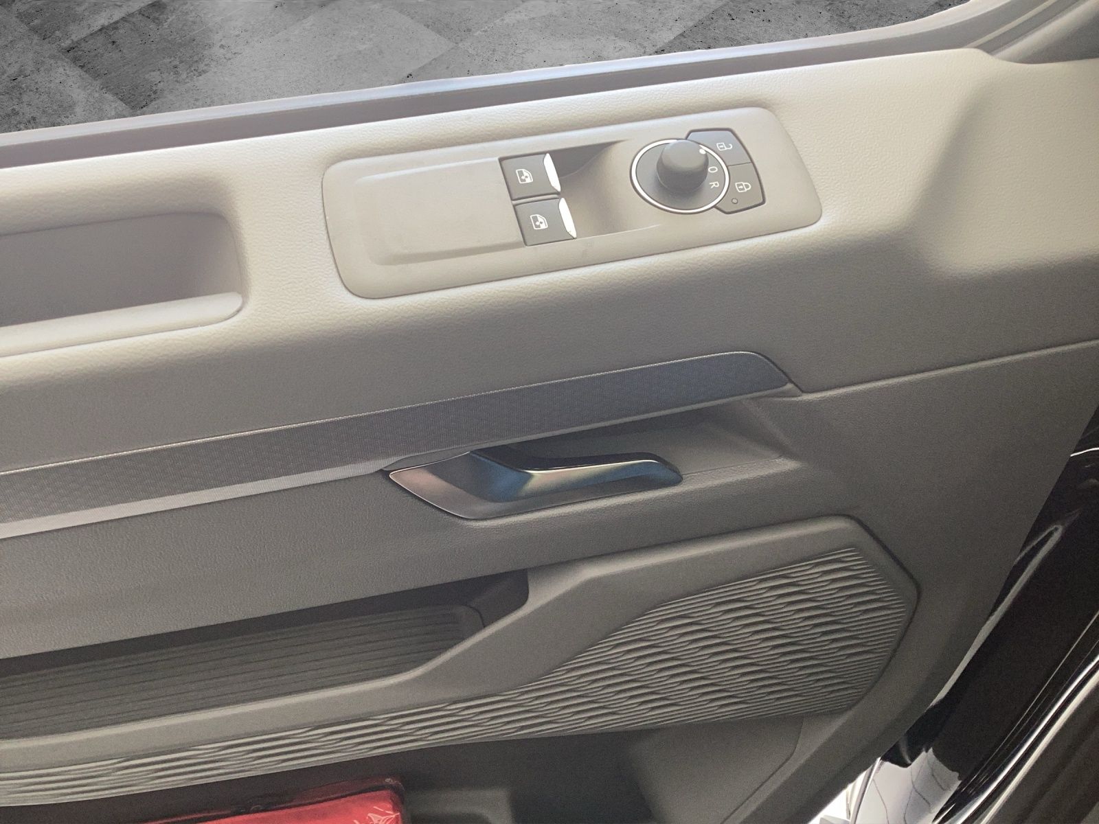 Fahrzeugabbildung Volkswagen T7 Transporter Kasten TDI 81 kW KR PDK LANE ASSI