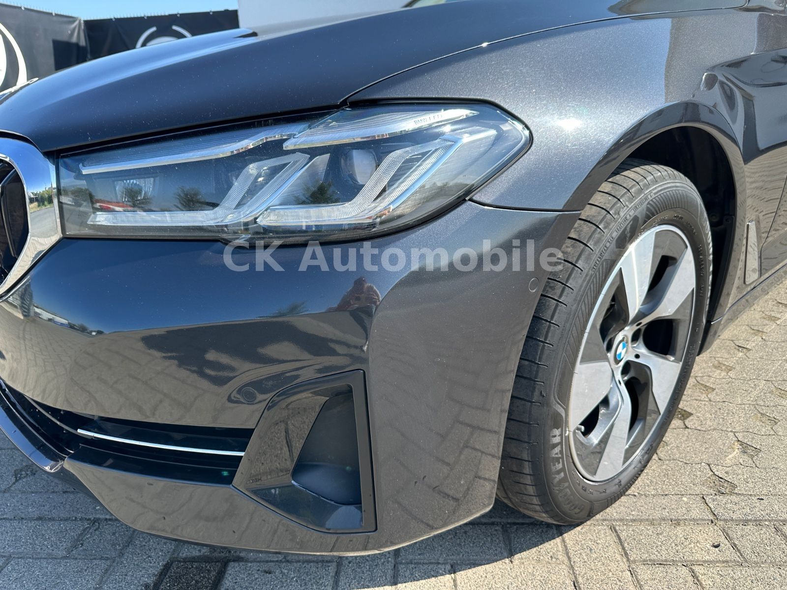 Fahrzeugabbildung BMW 520d Touring/Navi/Leder/Head-Up/Kamera/LED/ACC
