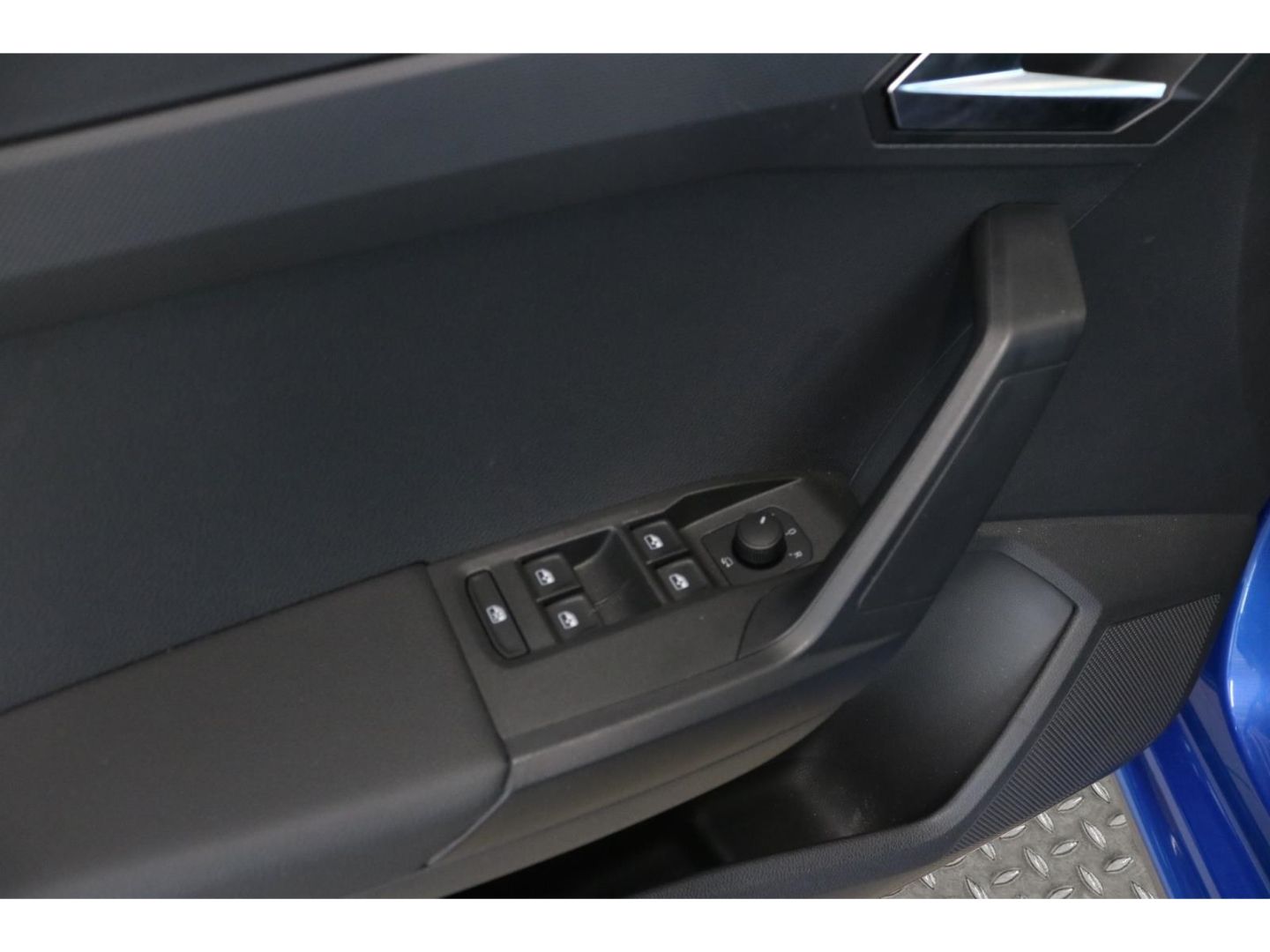 Fahrzeugabbildung SEAT Ibiza Style Navi Kamera LED Klimaautomatik Alu