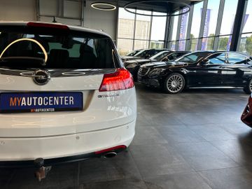 Opel Insignia A Sports Tourer Sport 4x4 *Xenon*1Hand*