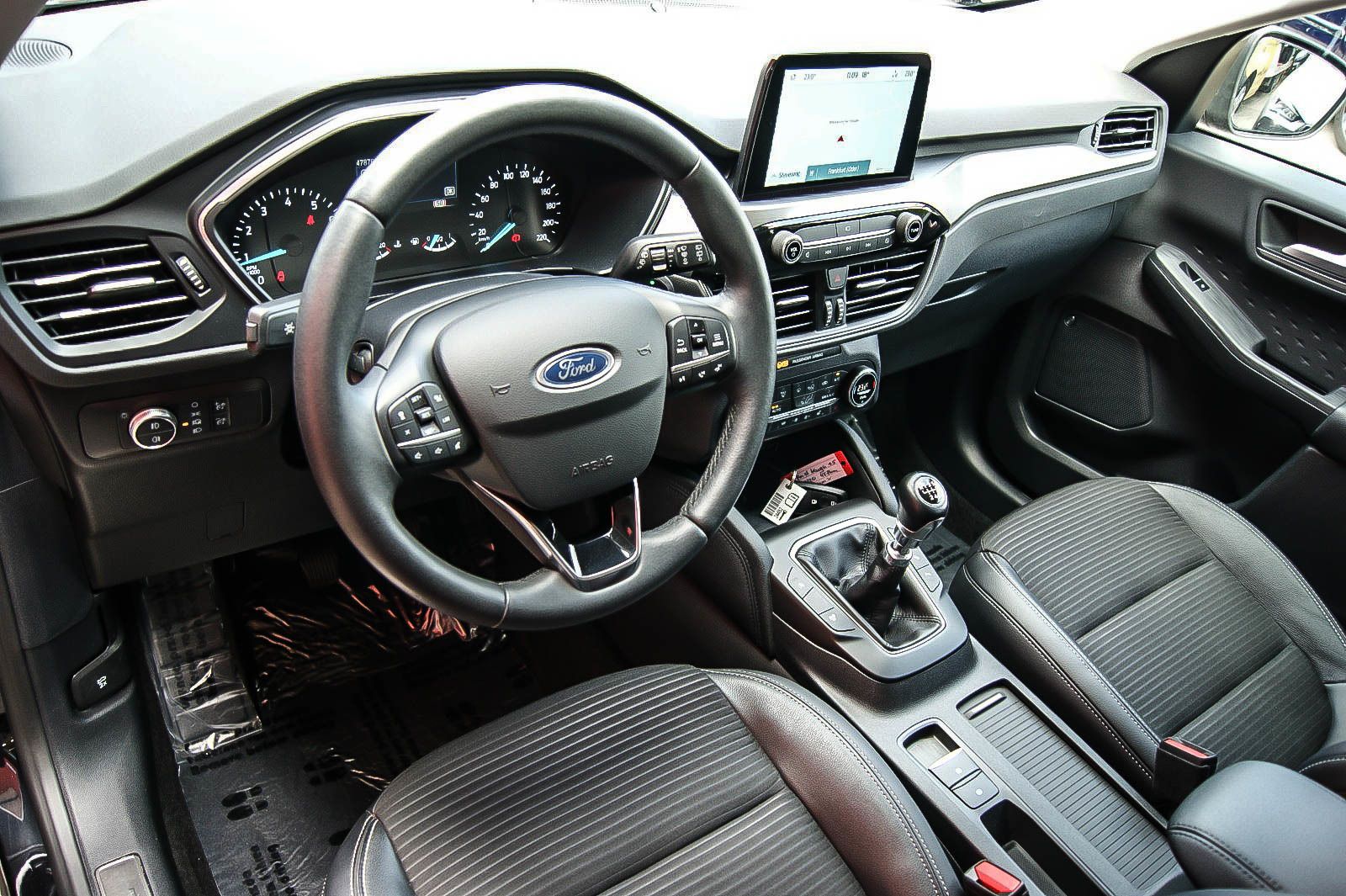 Fahrzeugabbildung Ford Kuga 1.5i Titanium X PARKASSYST KAMERA ACC LED