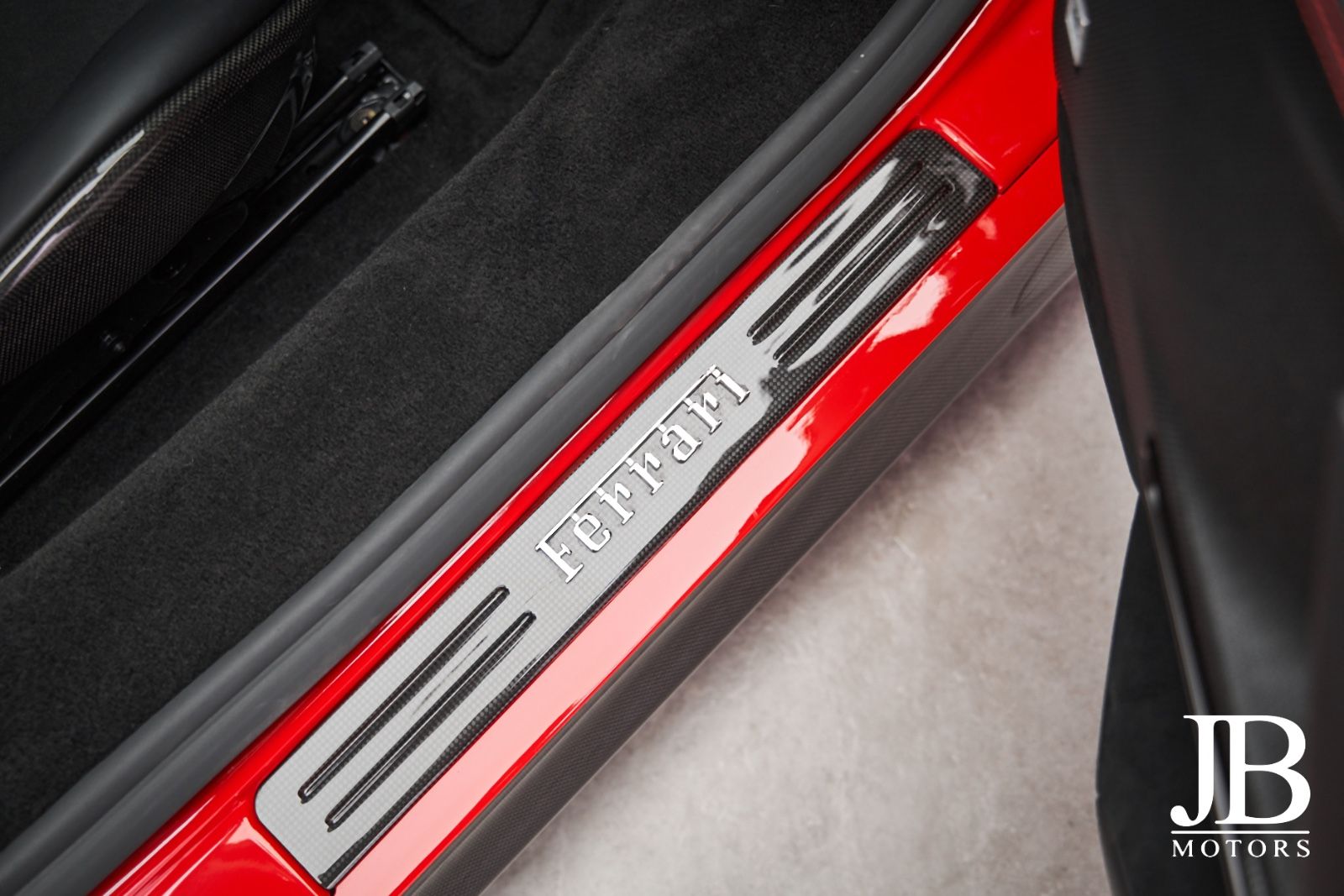 Fahrzeugabbildung Ferrari SF90 Stradale Full Carbon Lift Racing Seats JBL